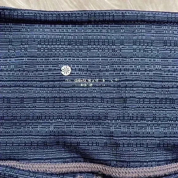 ATHLETA High Rise Capri Legging Blue Jacquard Mesh - Picture 7 of 7